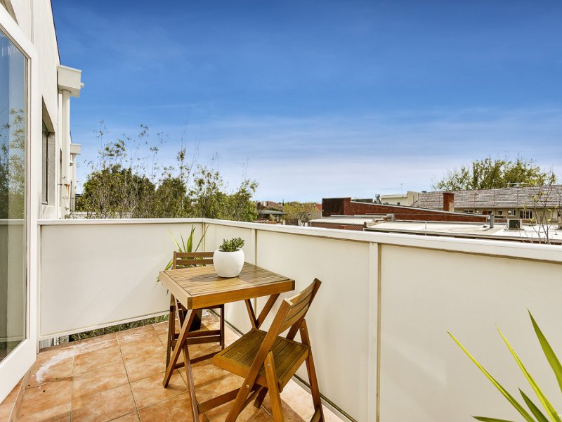 13/89 Ormond Road, Elwood image 2