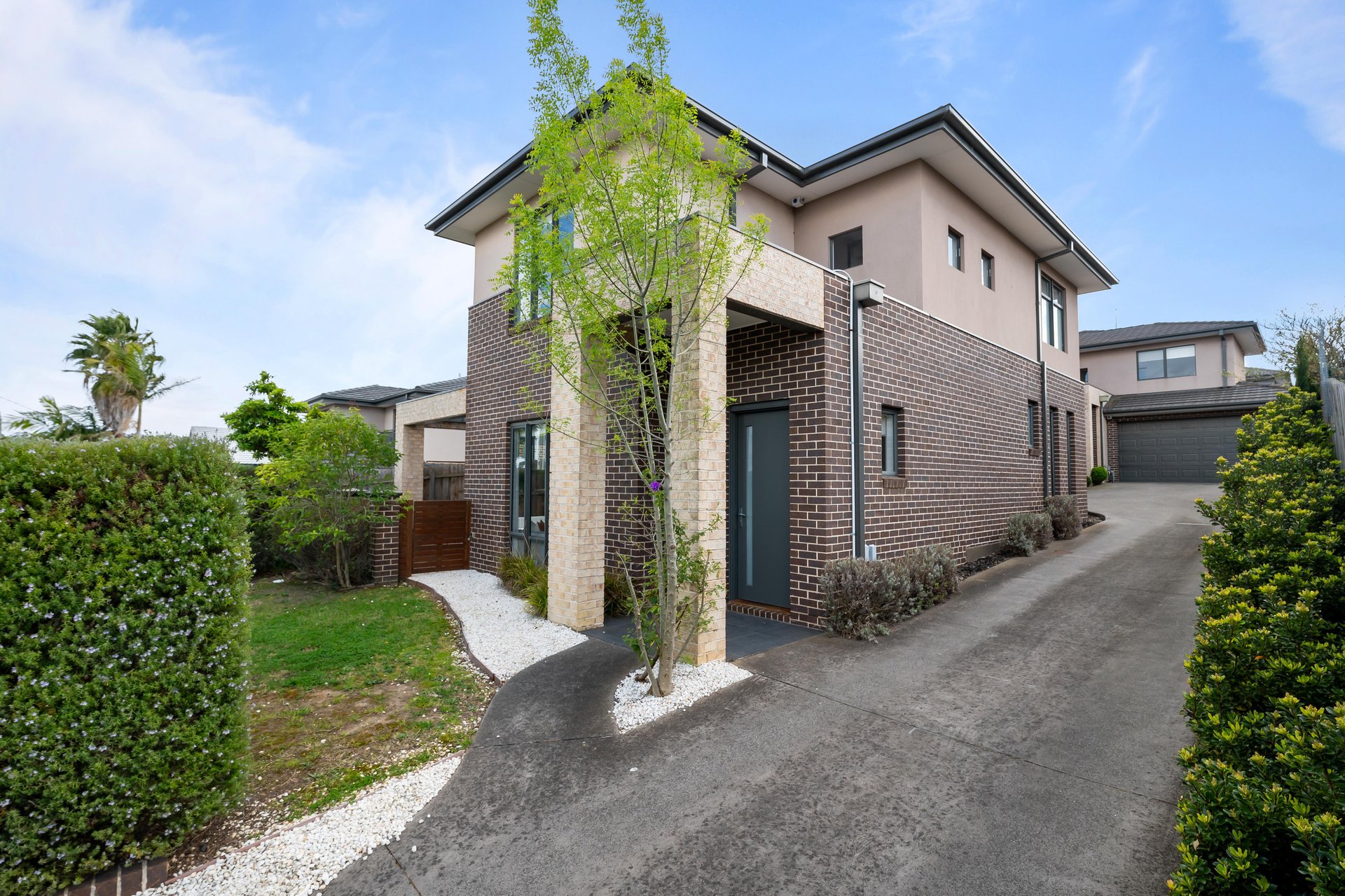1/39 Neville Street, Box Hill South image 1