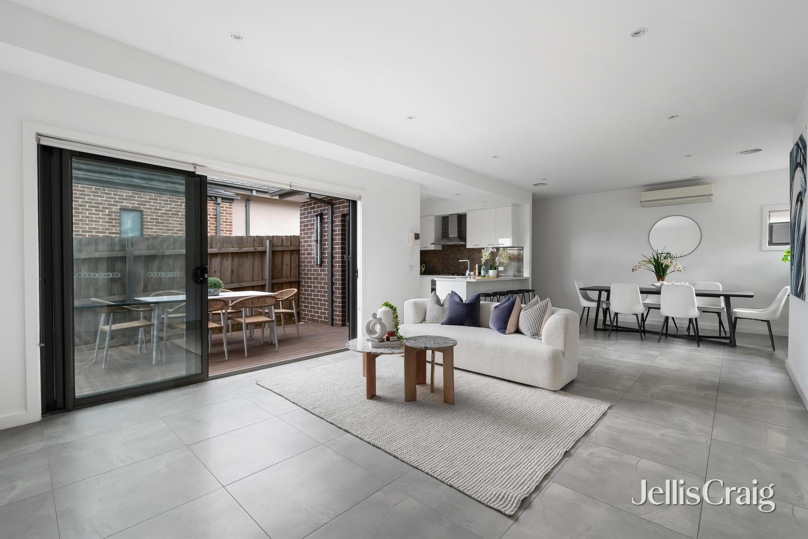 1/39 Neville Street, Box Hill South image 3