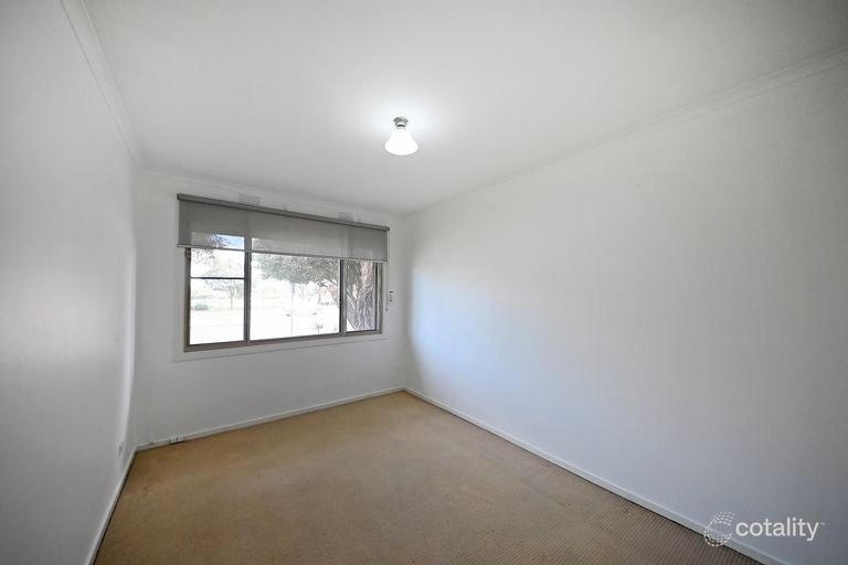 1/396 Springvale Road, Glen Waverley image 5