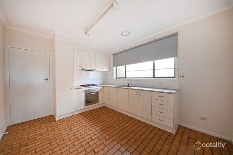1/396 Springvale Road, Glen Waverley image 2