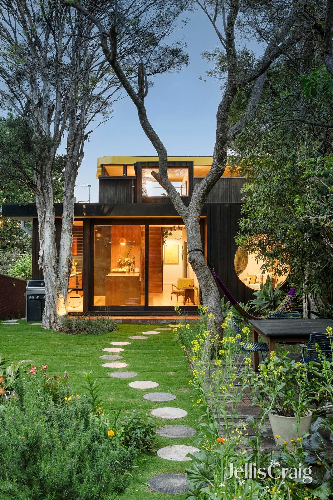 13A Bayview Street, Northcote image 2