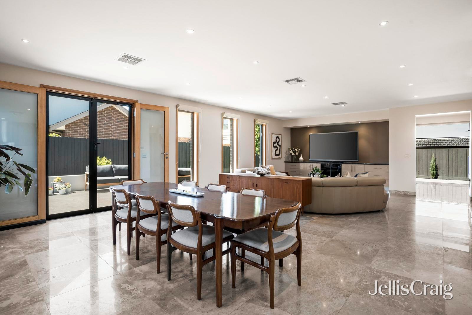 13A Beverley Street, Doncaster East image 4