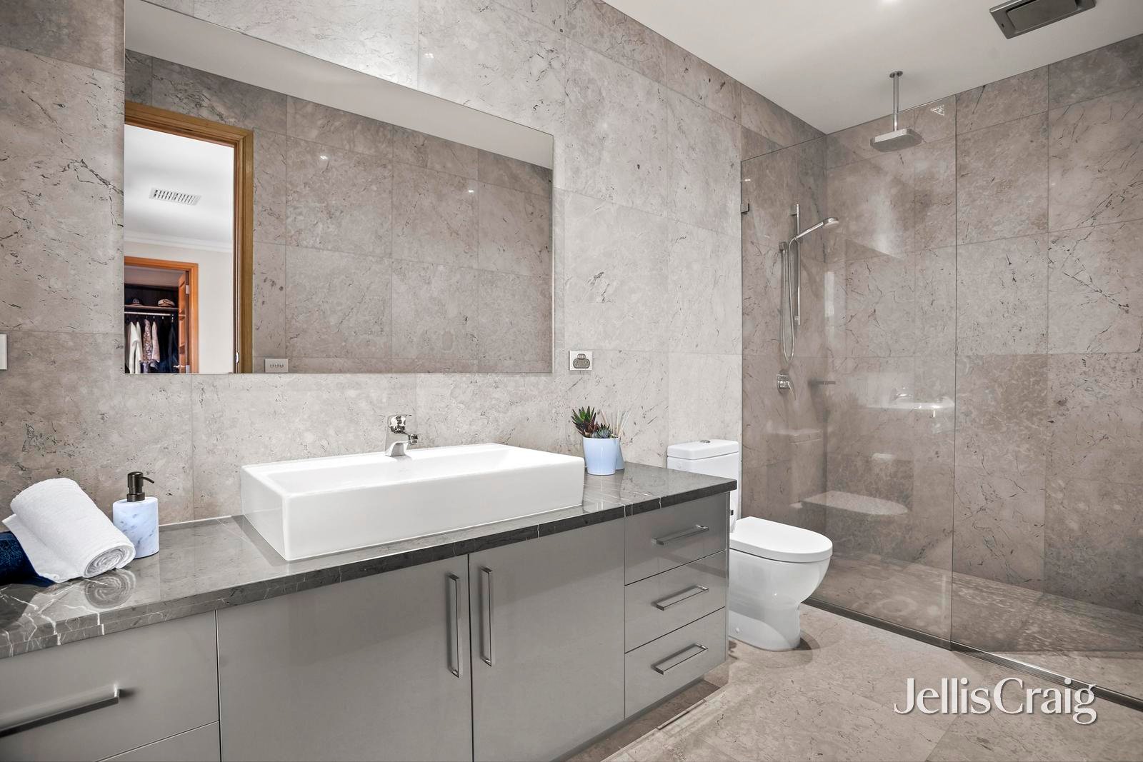 13A Beverley Street, Doncaster East image 9