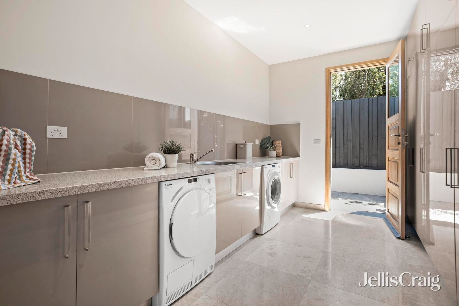 13A Beverley Street, Doncaster East image 13