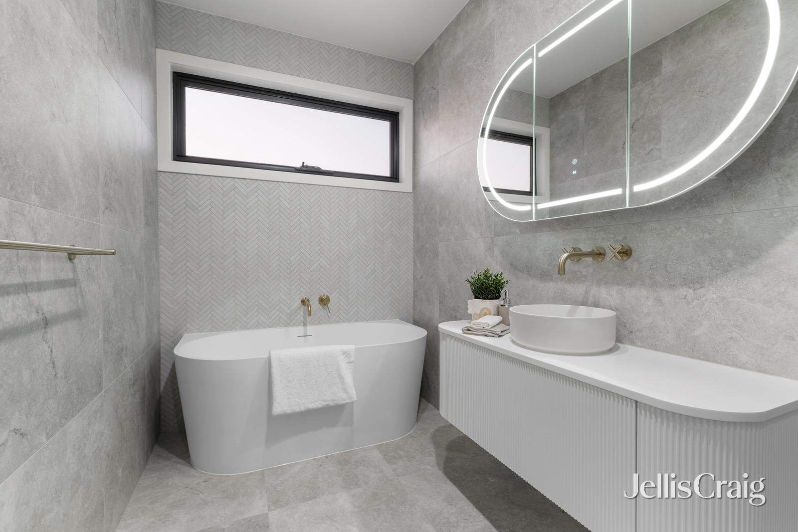 13a Kingsley Grove, Mount Waverley image 9