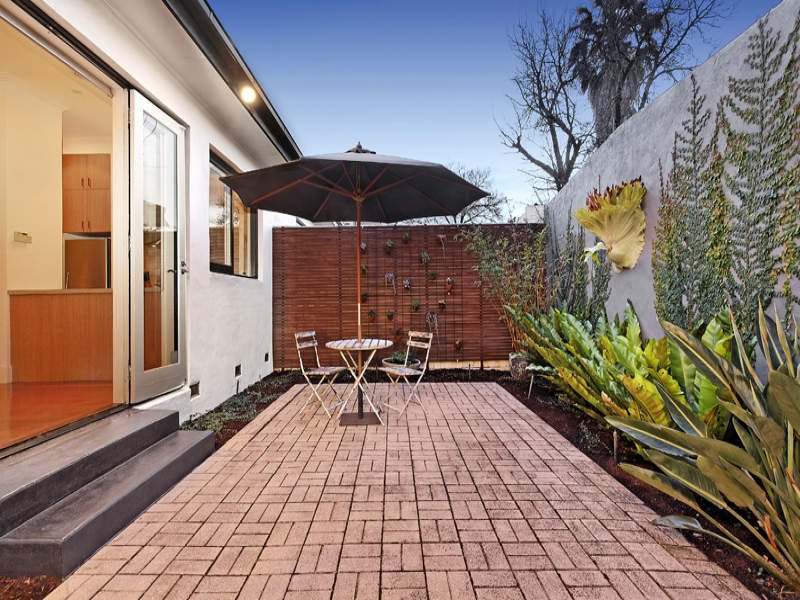 13A Los Angeles Court, St Kilda East image 5