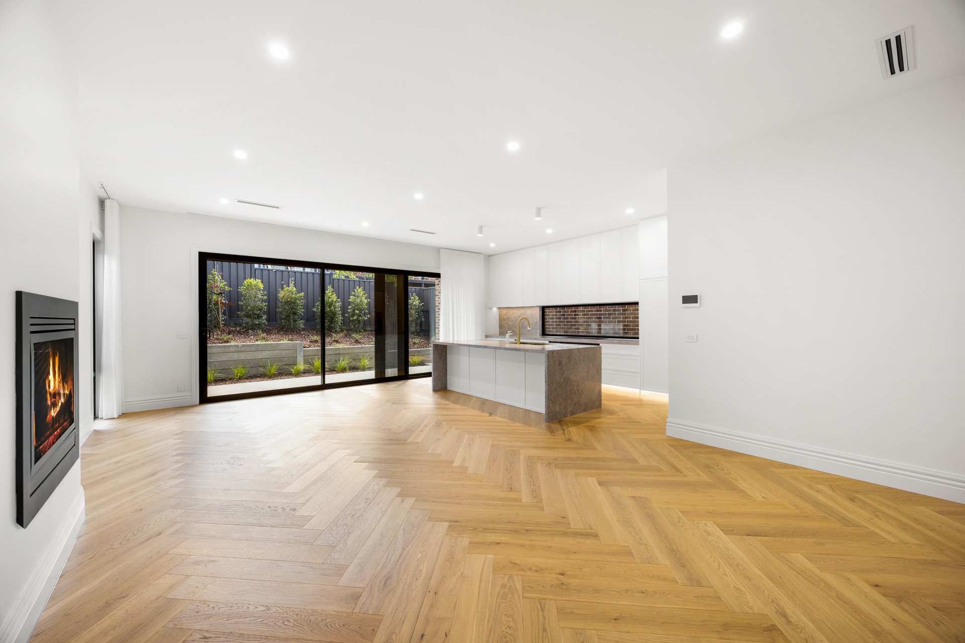 13A Meadowbank Avenue, Doncaster image 2