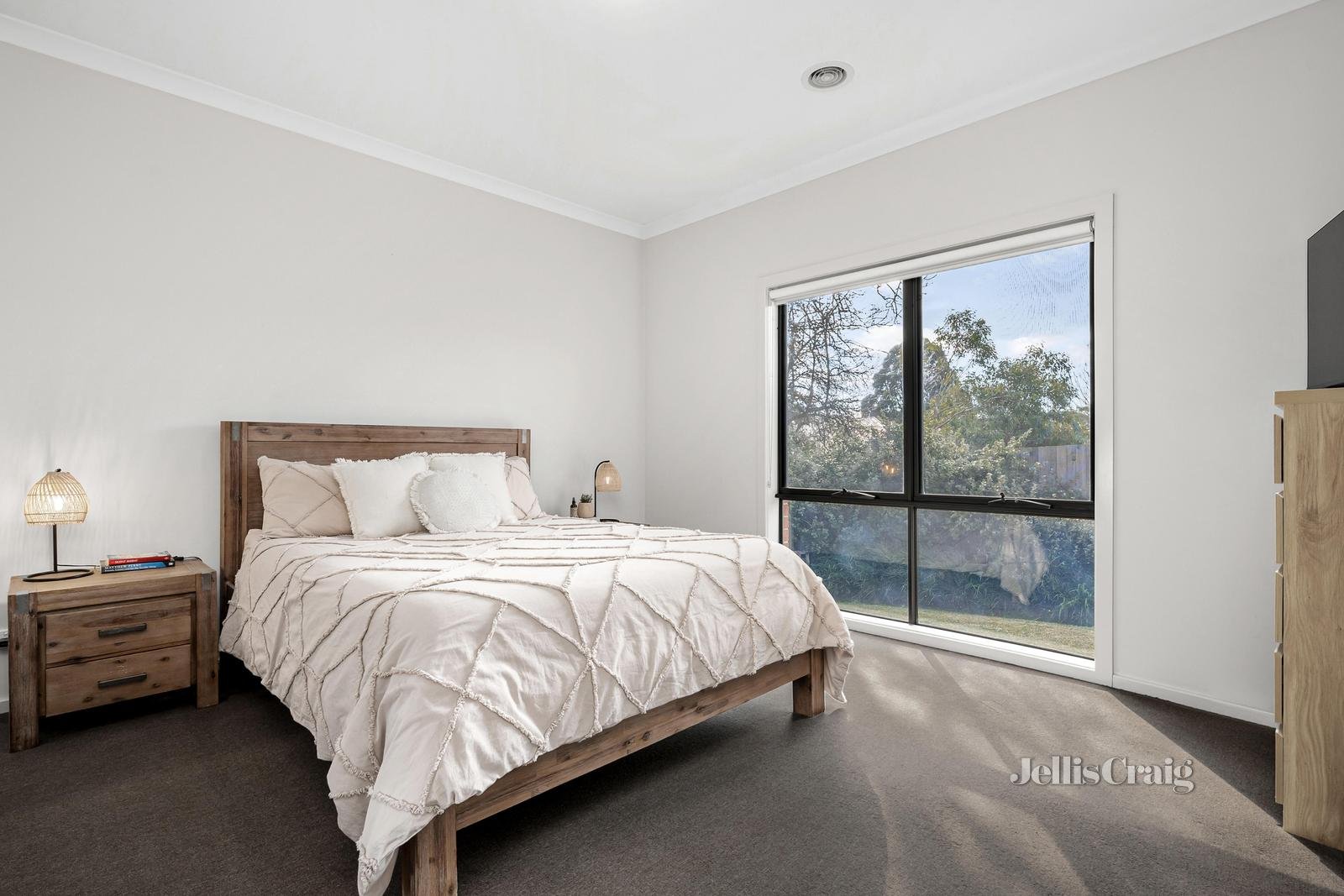 13A Wimbledon Court, Mooroolbark image 6