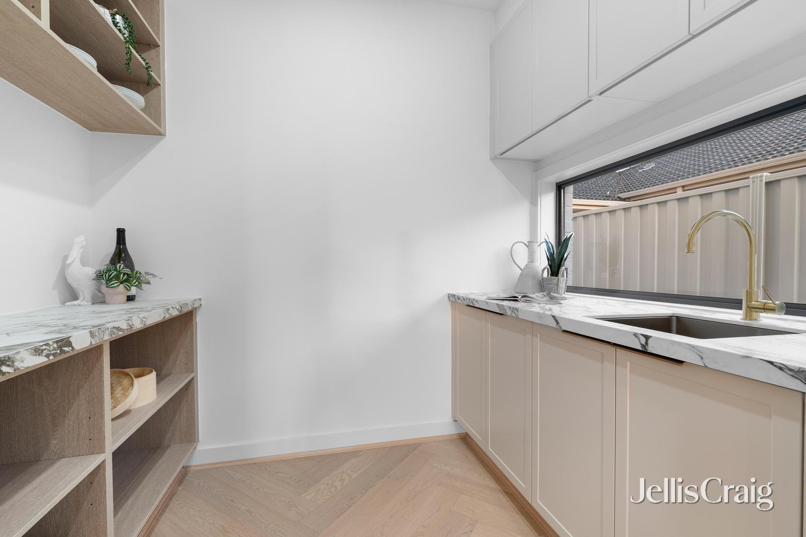 13b Kingsley Grove, Mount Waverley image 5