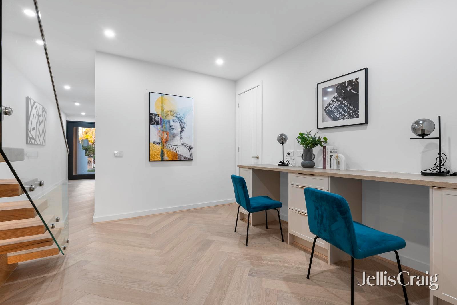 13b Kingsley Grove, Mount Waverley image 6