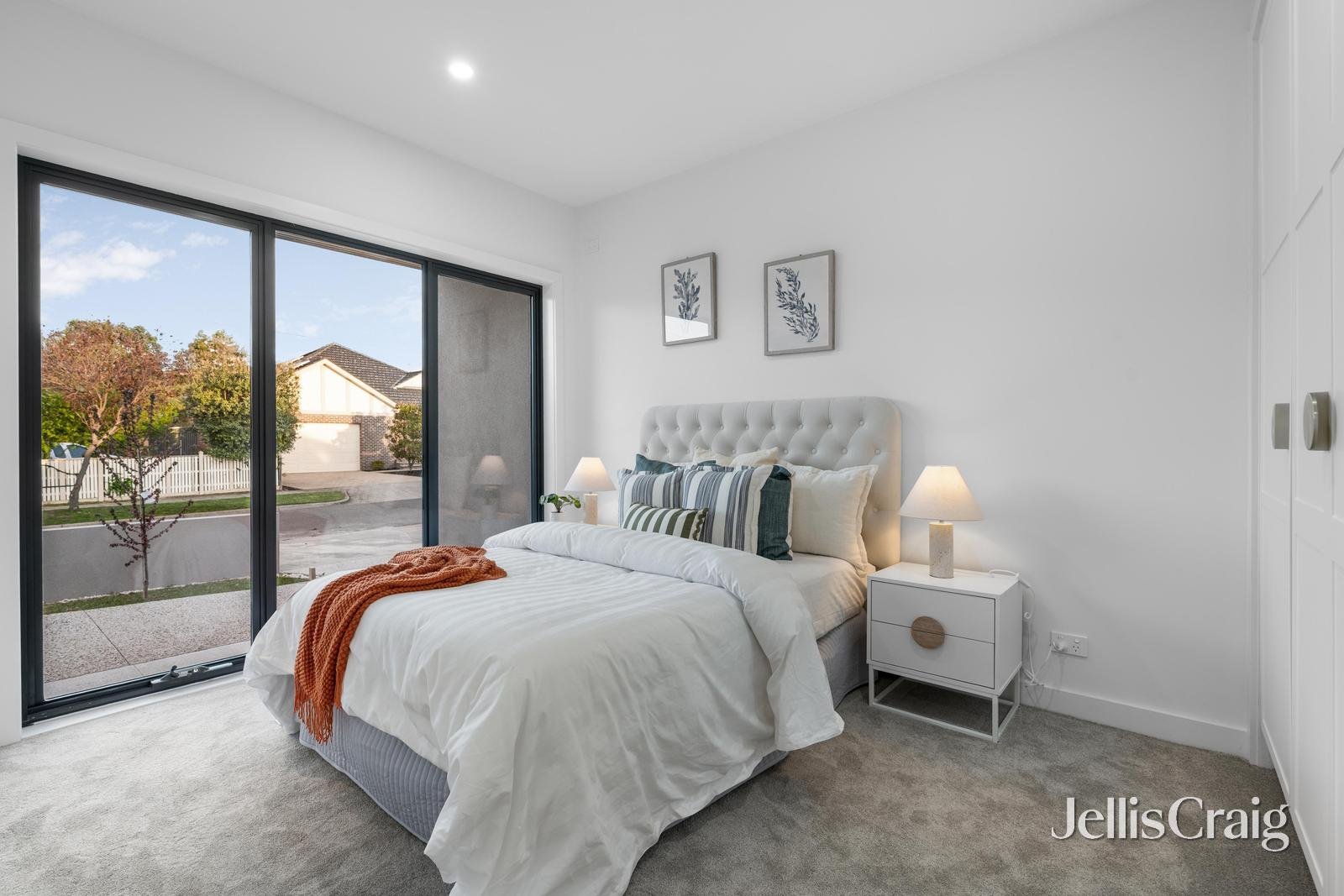 13b Kingsley Grove, Mount Waverley image 9
