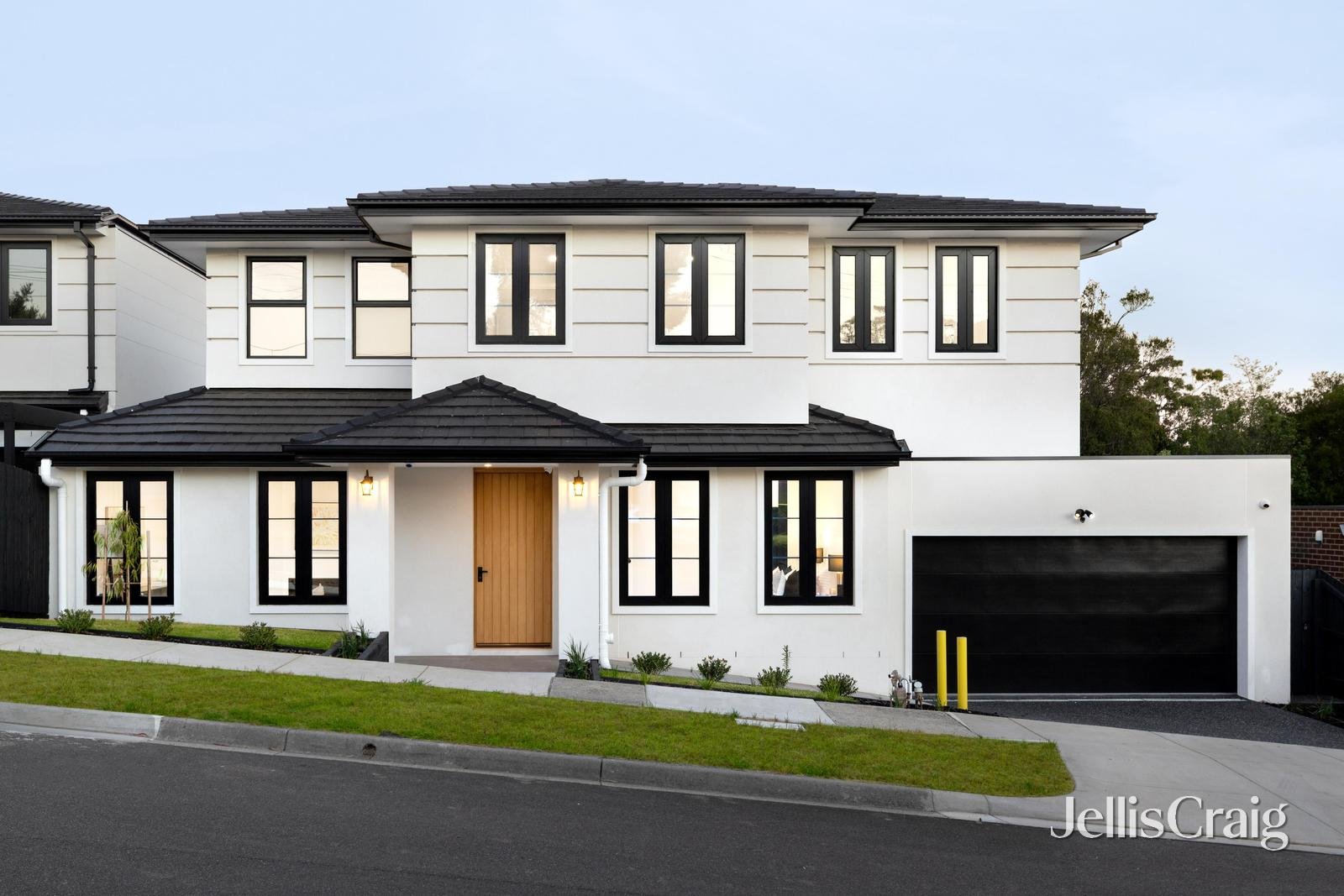 13b Russell Crescent, Mount&nbsp;Waverley image 1