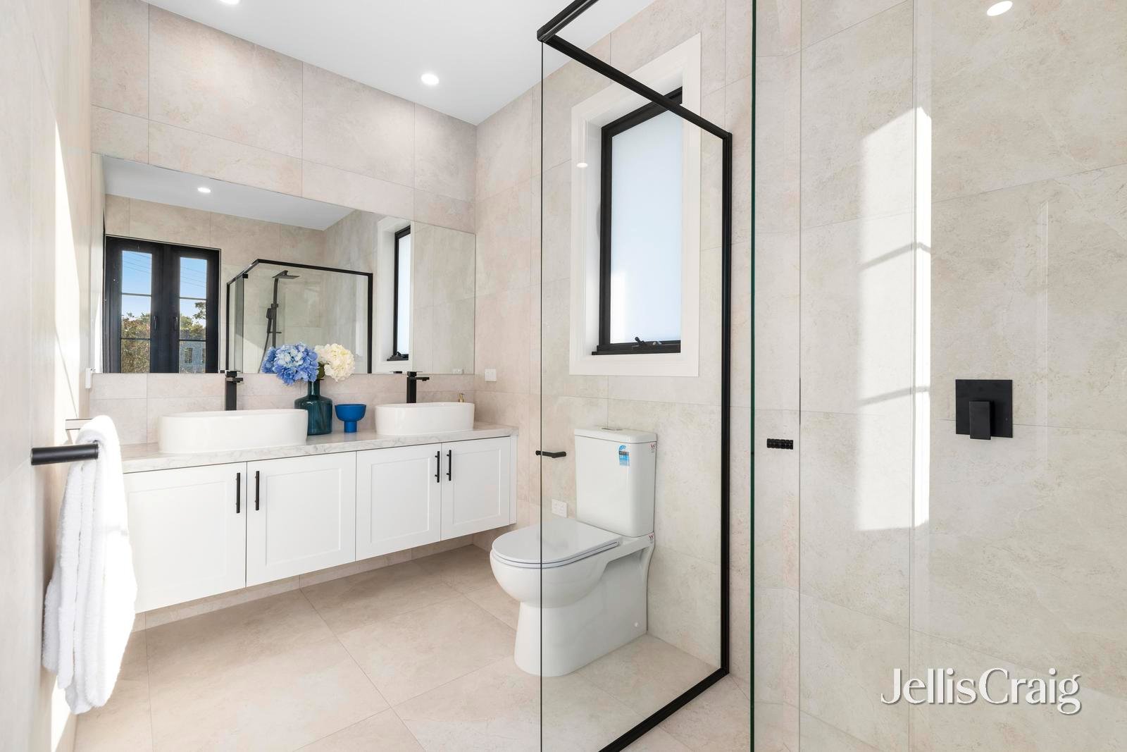 13b Russell Crescent, Mount&nbsp;Waverley image 16