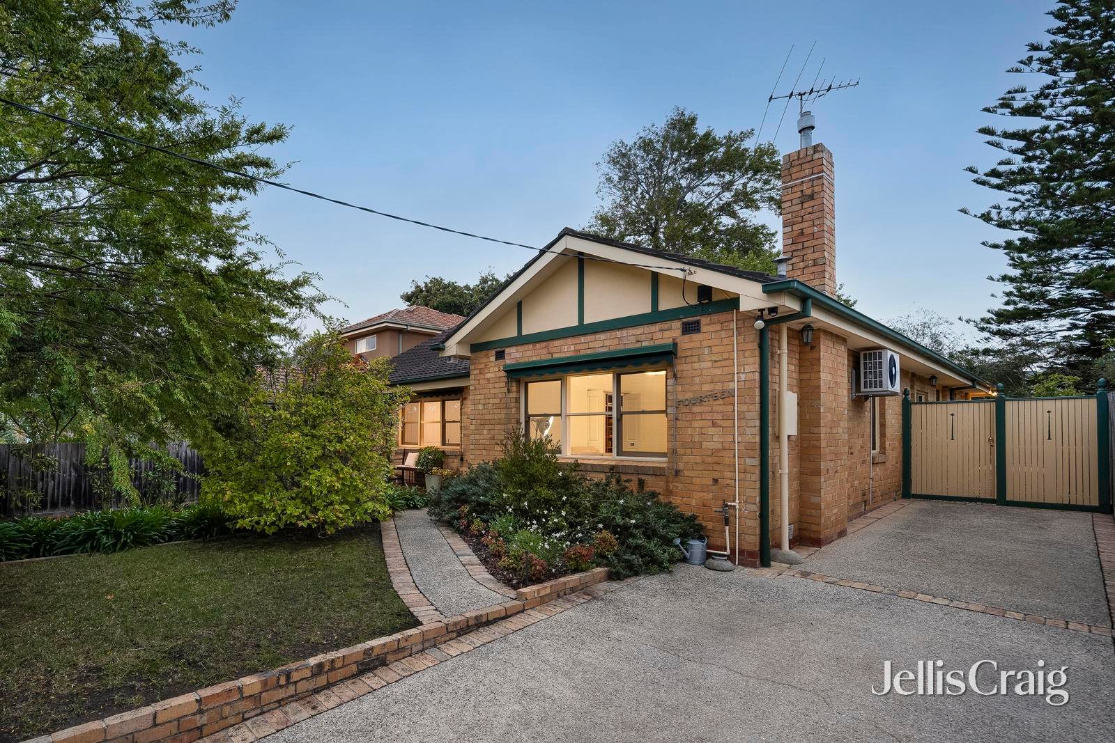 14 Adams Street, Murrumbeena image 1