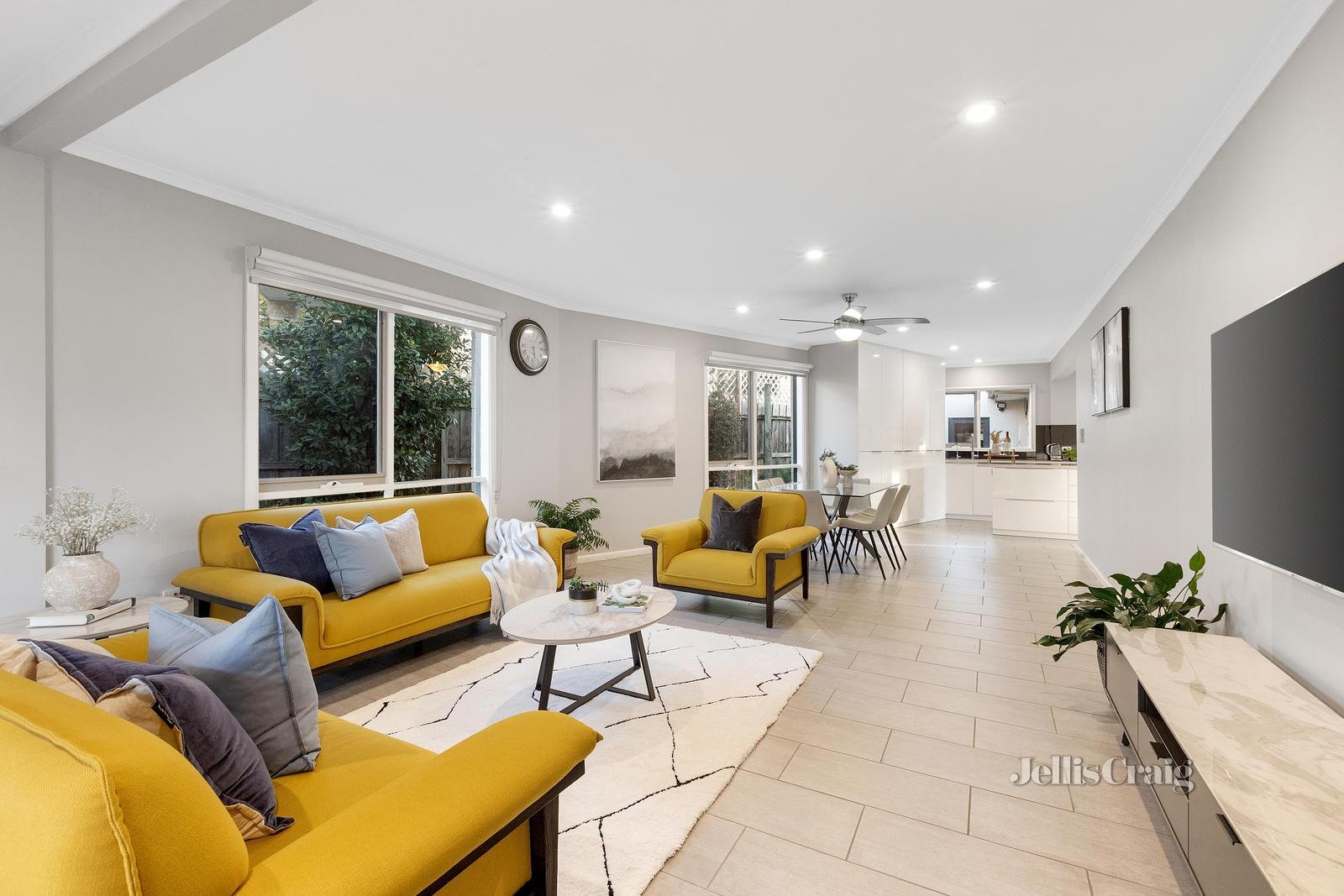 1/4 Amesbury Court, Mount Waverley image 3