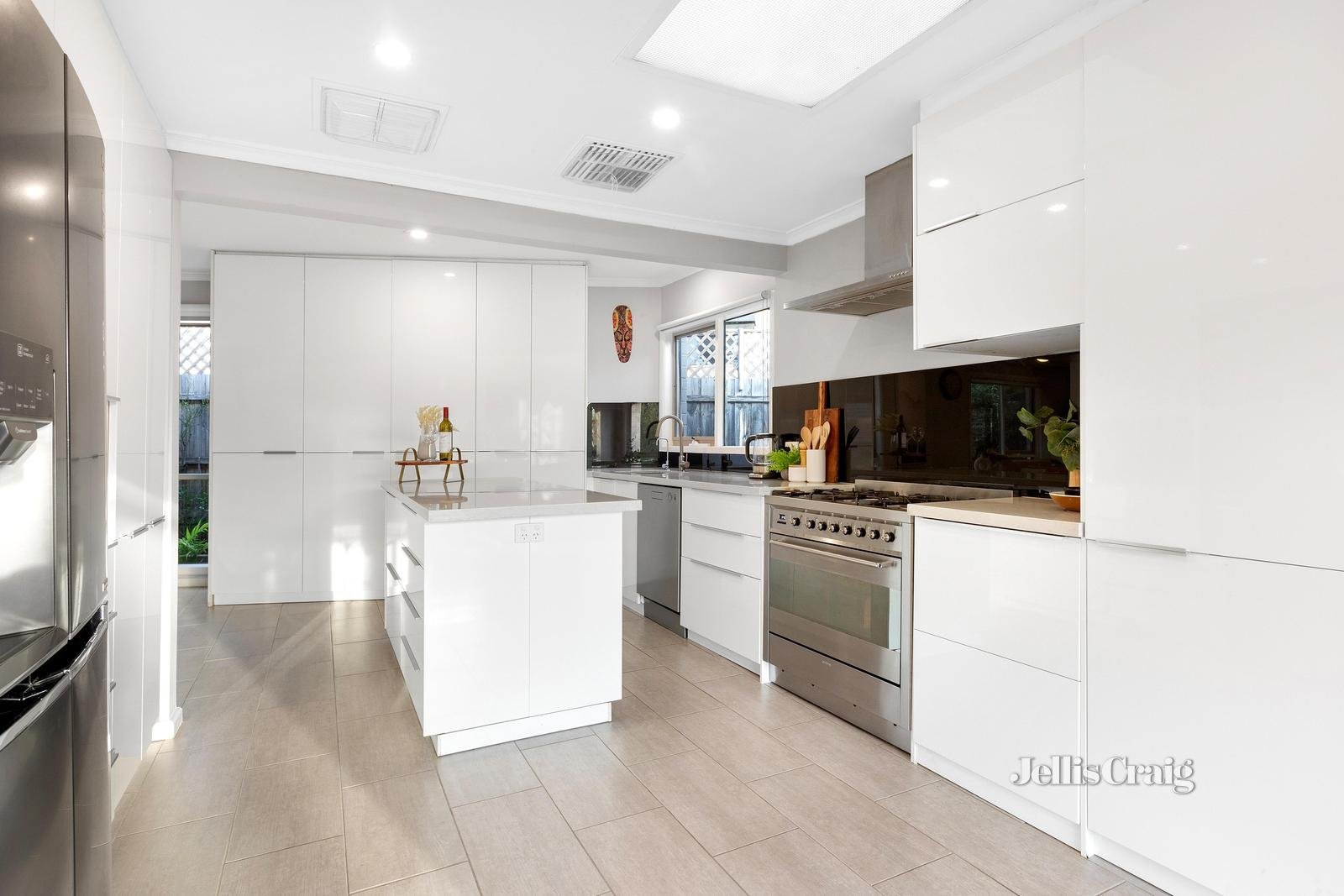 1/4 Amesbury Court, Mount Waverley image 5