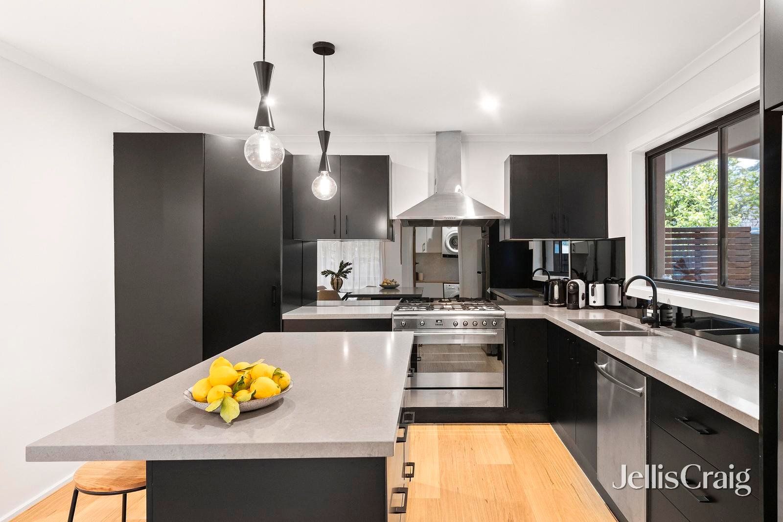 14 Aminga Court, Croydon image 4