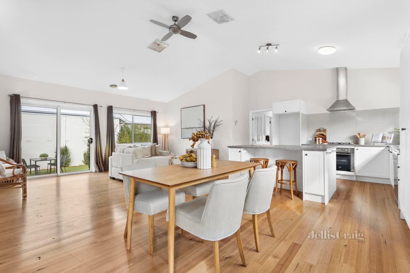 1/4 Anslow Street, Woodend image 2