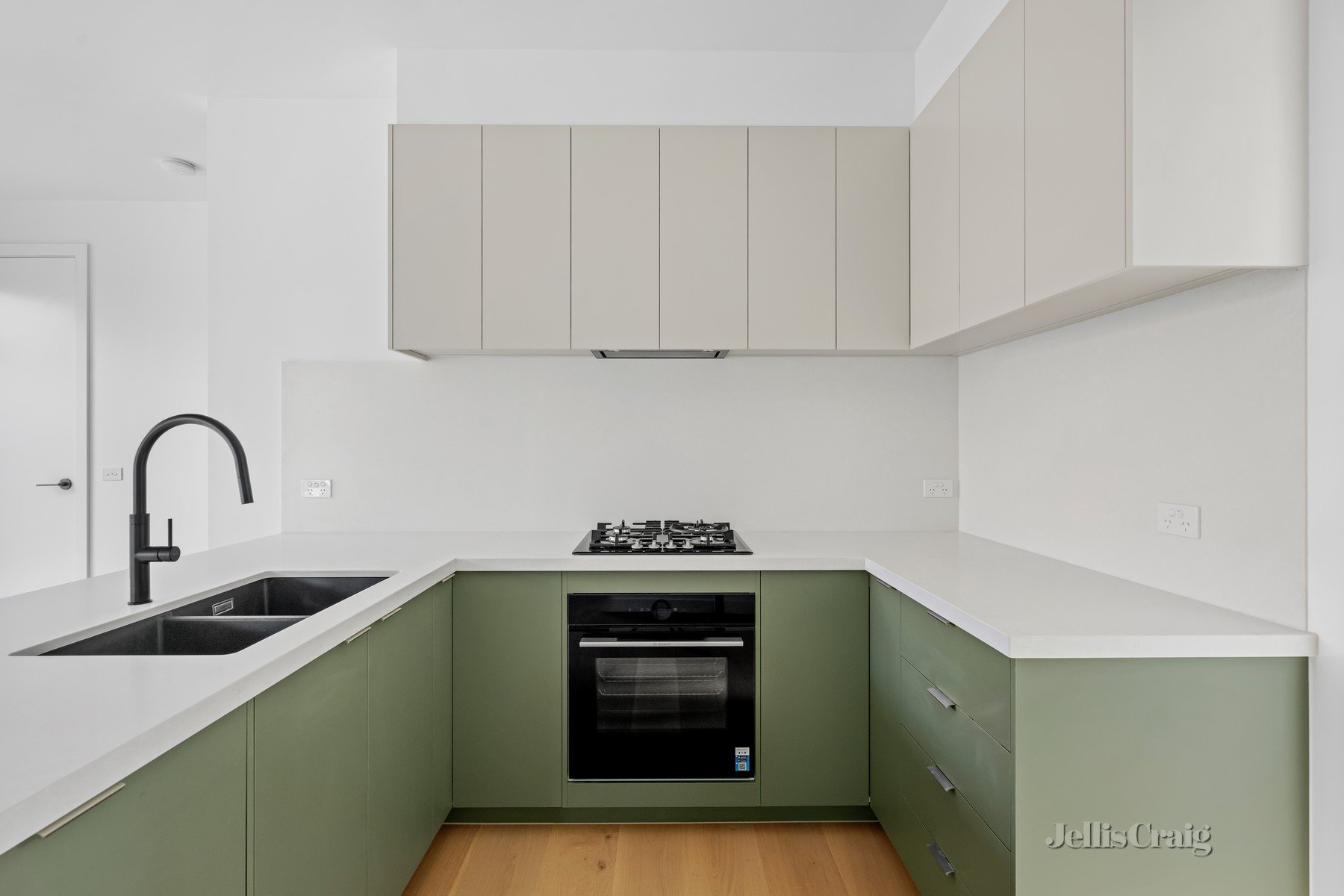 1/4 Benambra Street, Preston image 2