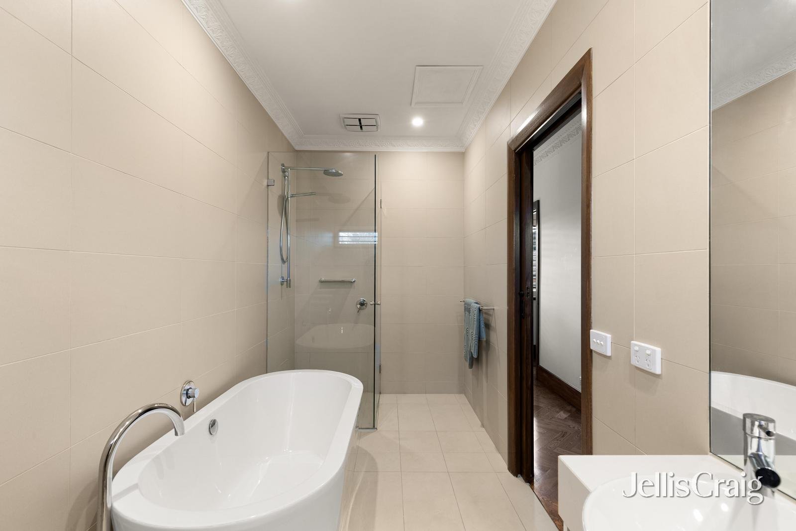 14 Berwick Street, Camberwell image 9