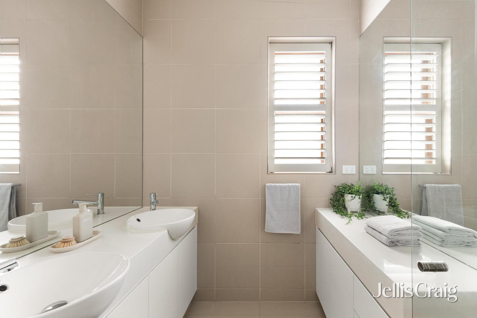 14 Berwick Street, Camberwell image 11