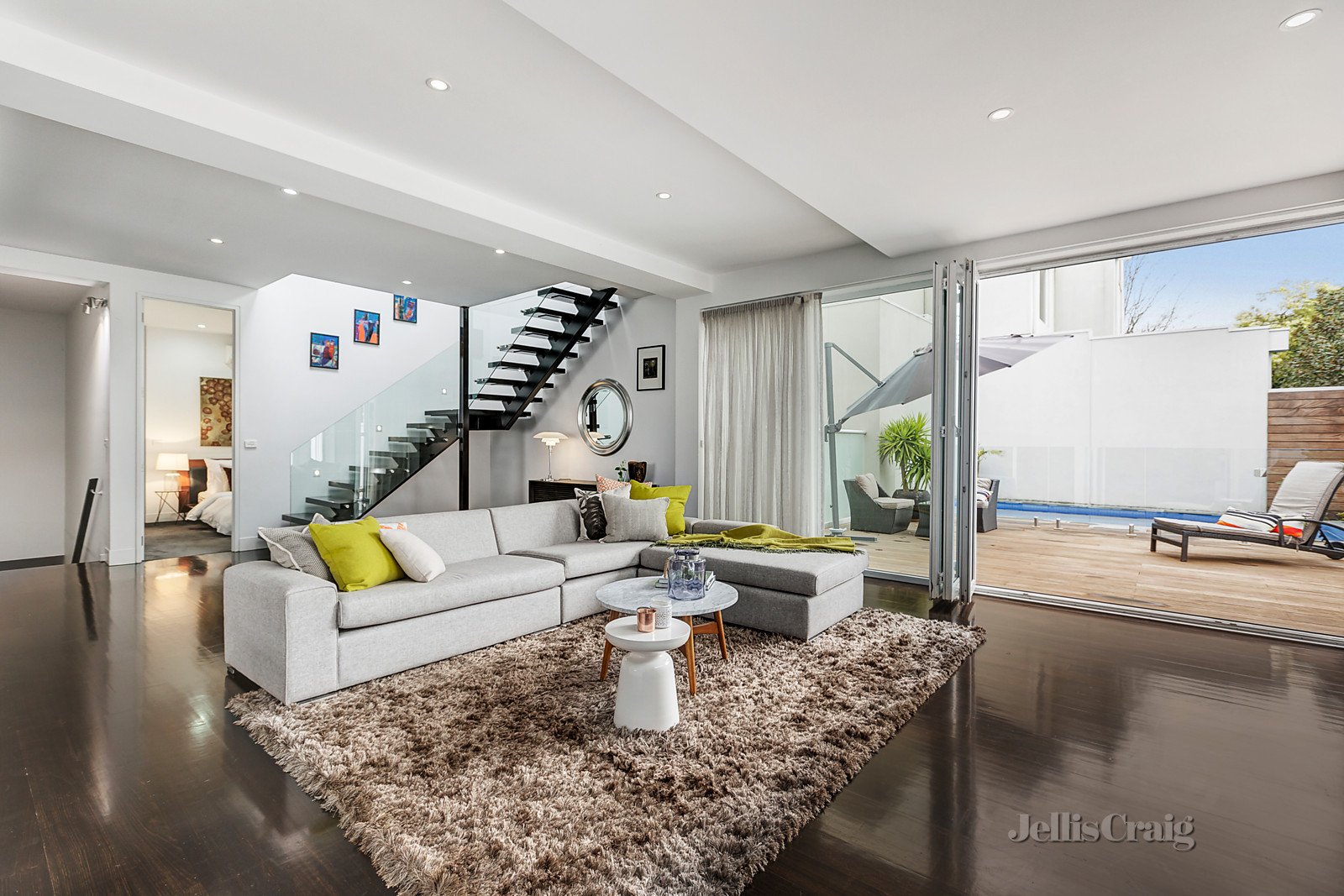 1/4 Birtles Court, Balwyn image 1