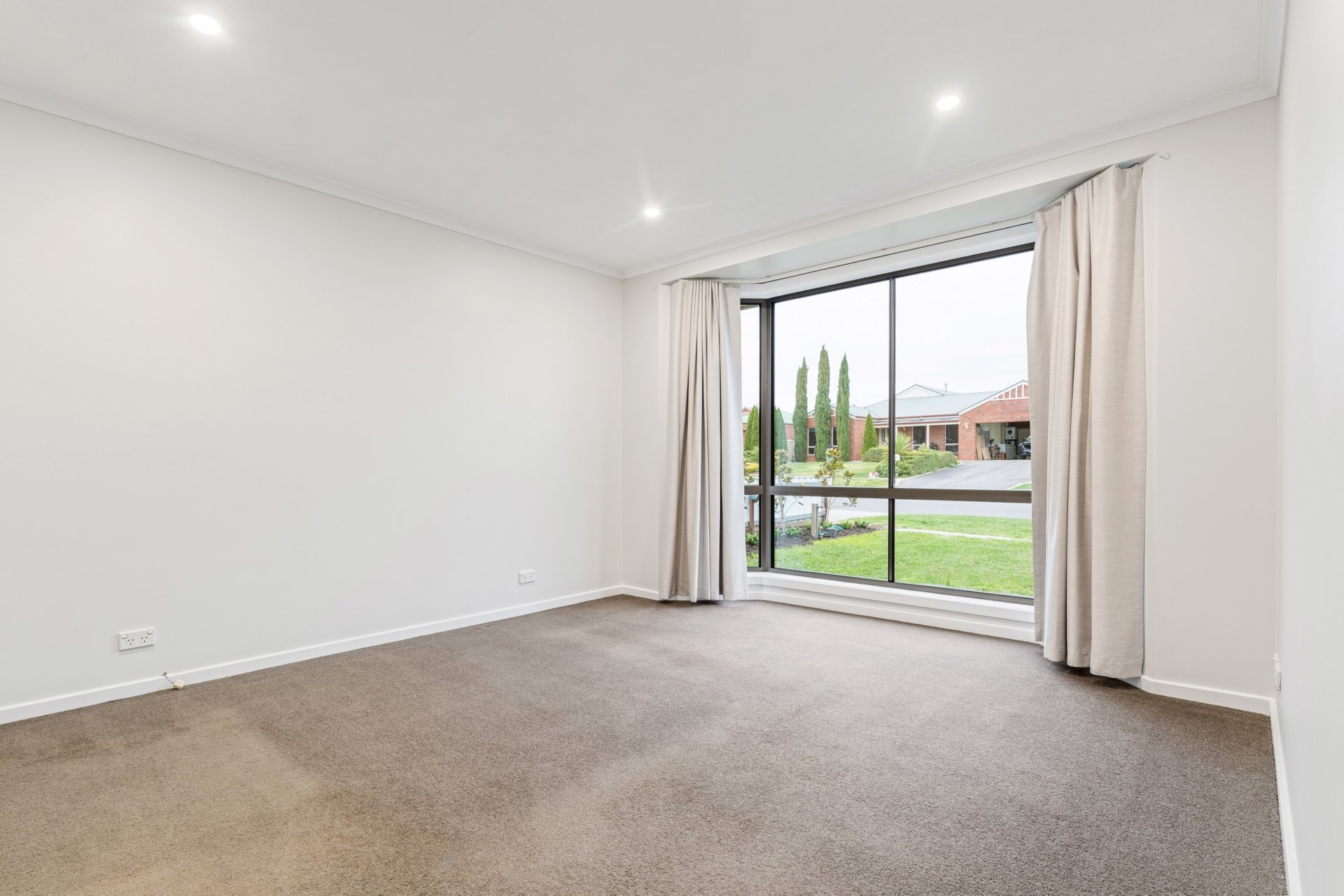 Property Gallery Thumbnail 3