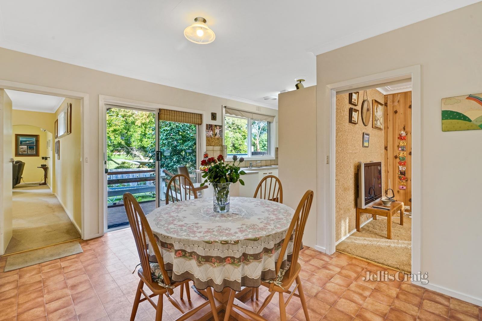 14 Brentwood Drive, Glen Waverley image 3