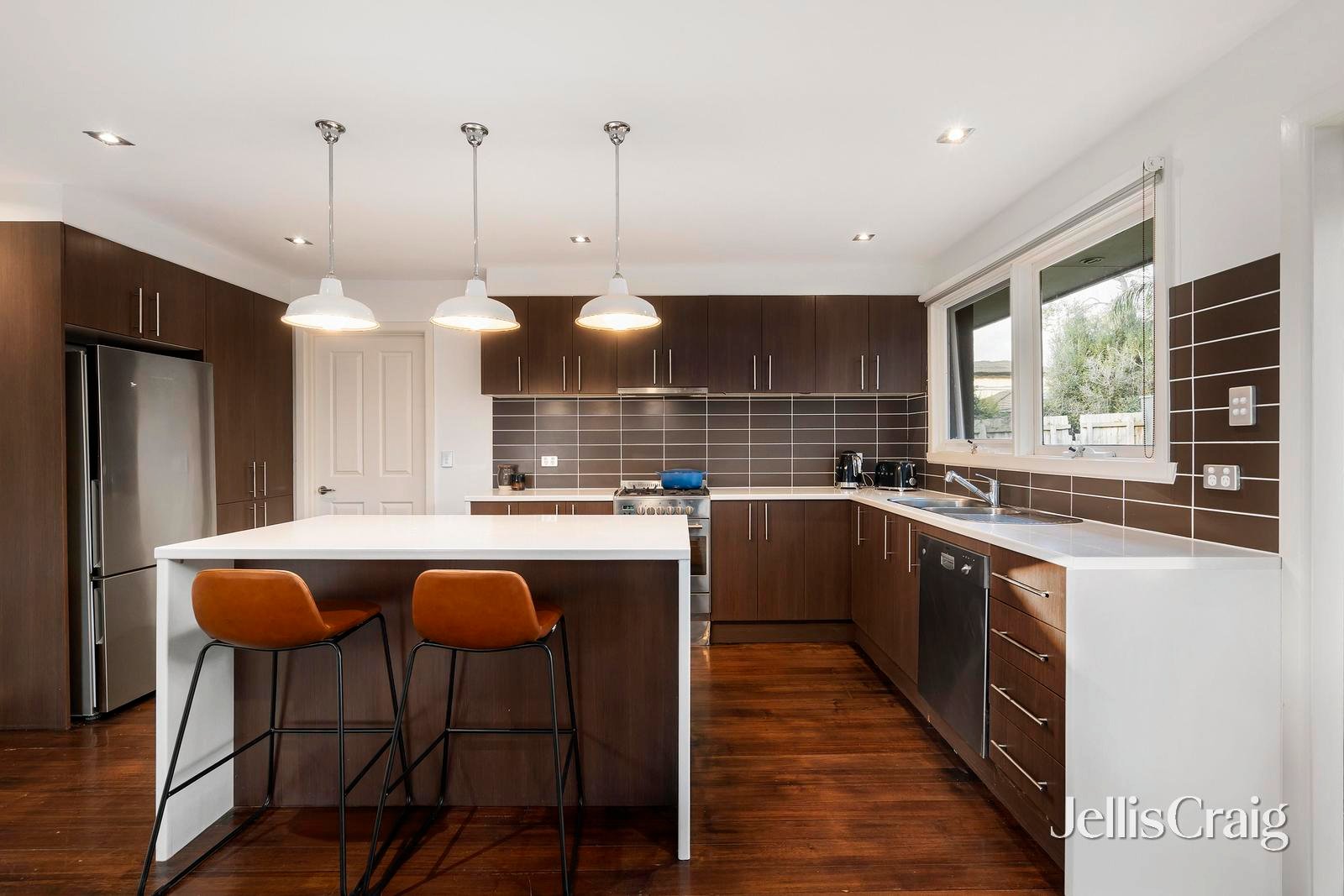 14 Broughton Avenue, Croydon image 3