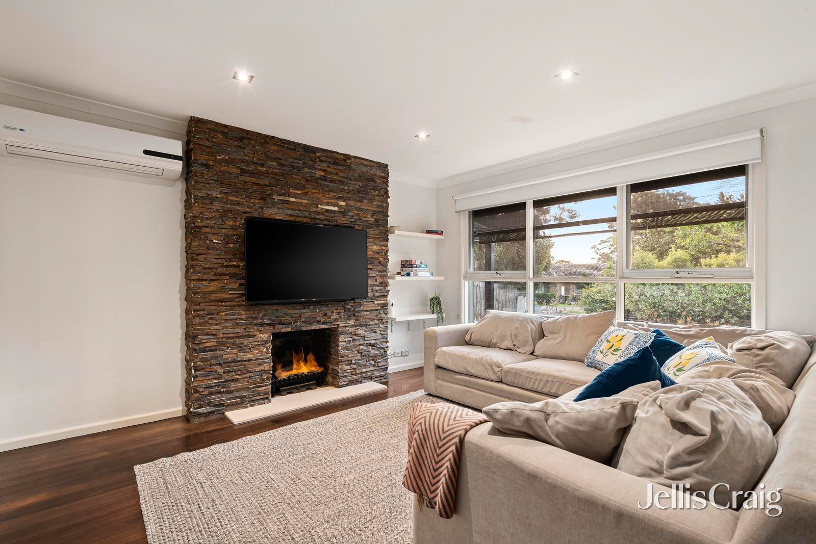 14 Broughton Avenue, Croydon image 6