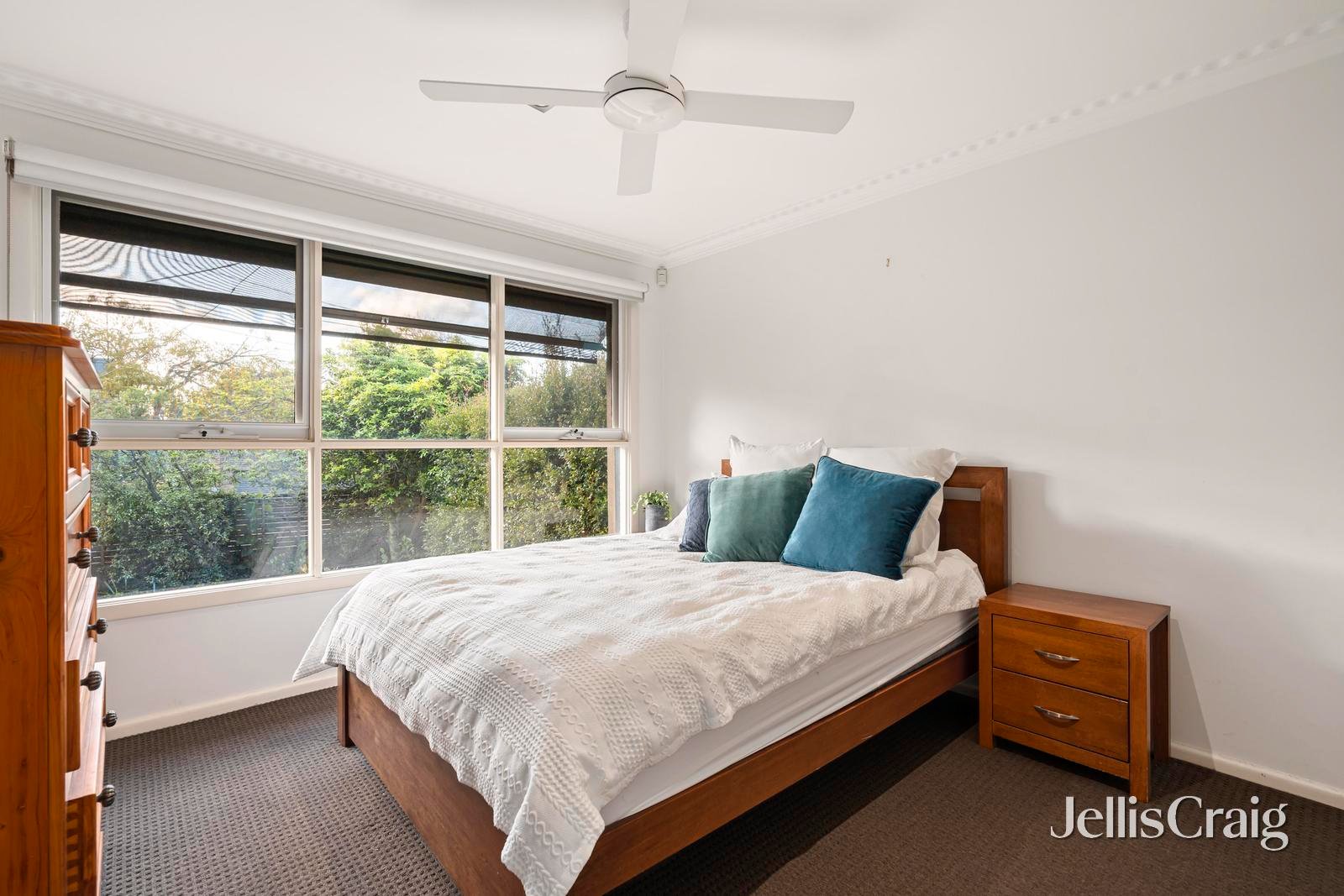 14 Broughton Avenue, Croydon image 8