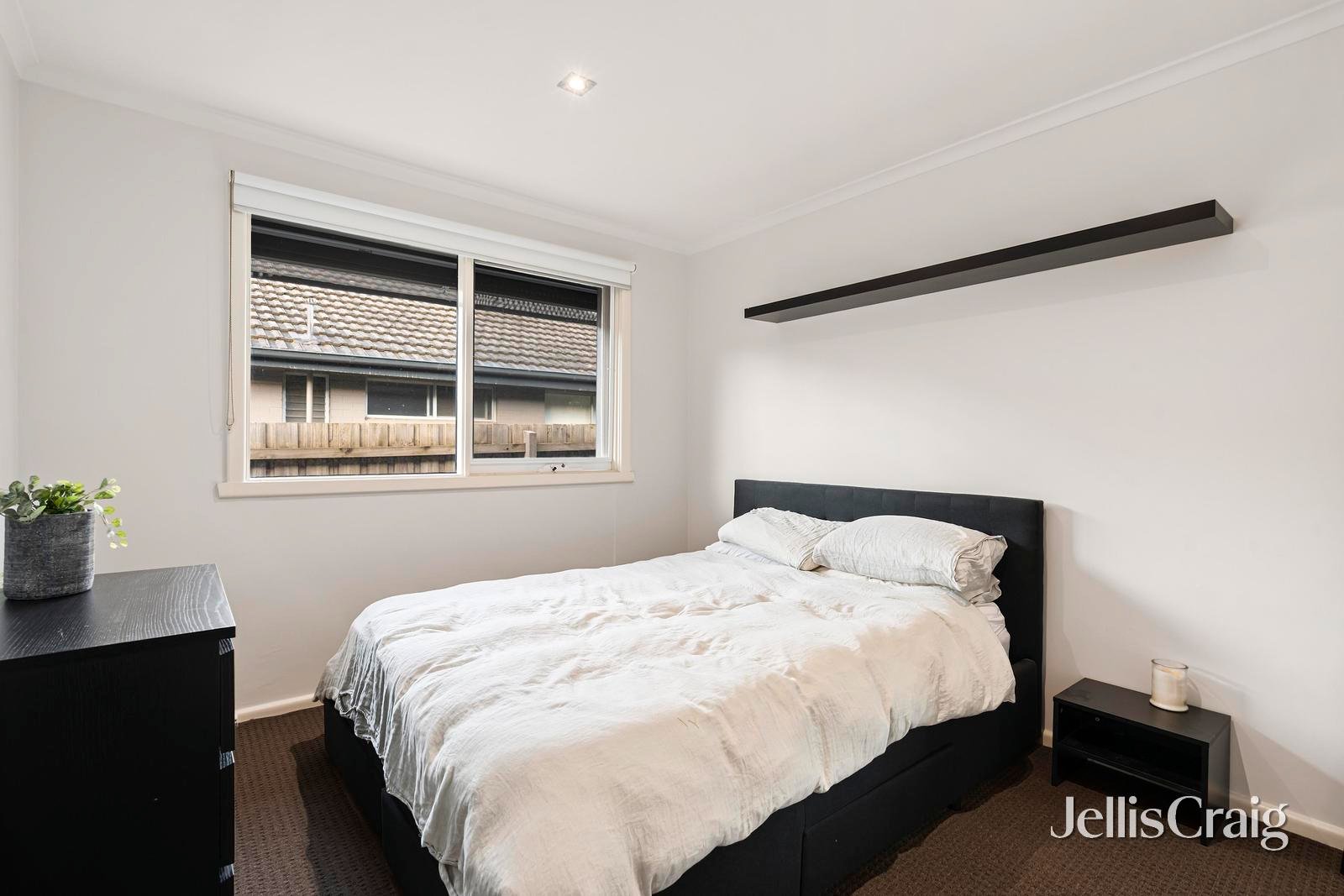 14 Broughton Avenue, Croydon image 10