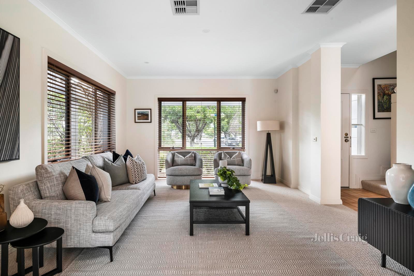 14 Canberra Parade, Port Melbourne image 3