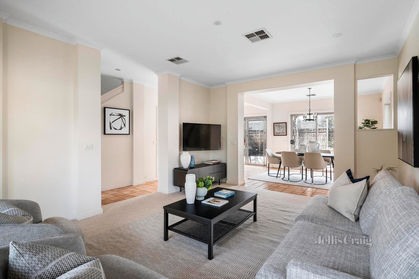 14 Canberra Parade, Port Melbourne image 4