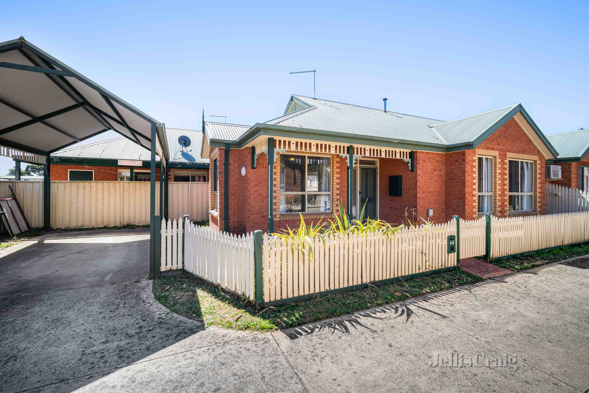1/4 Castle Court, Ballarat East image 1