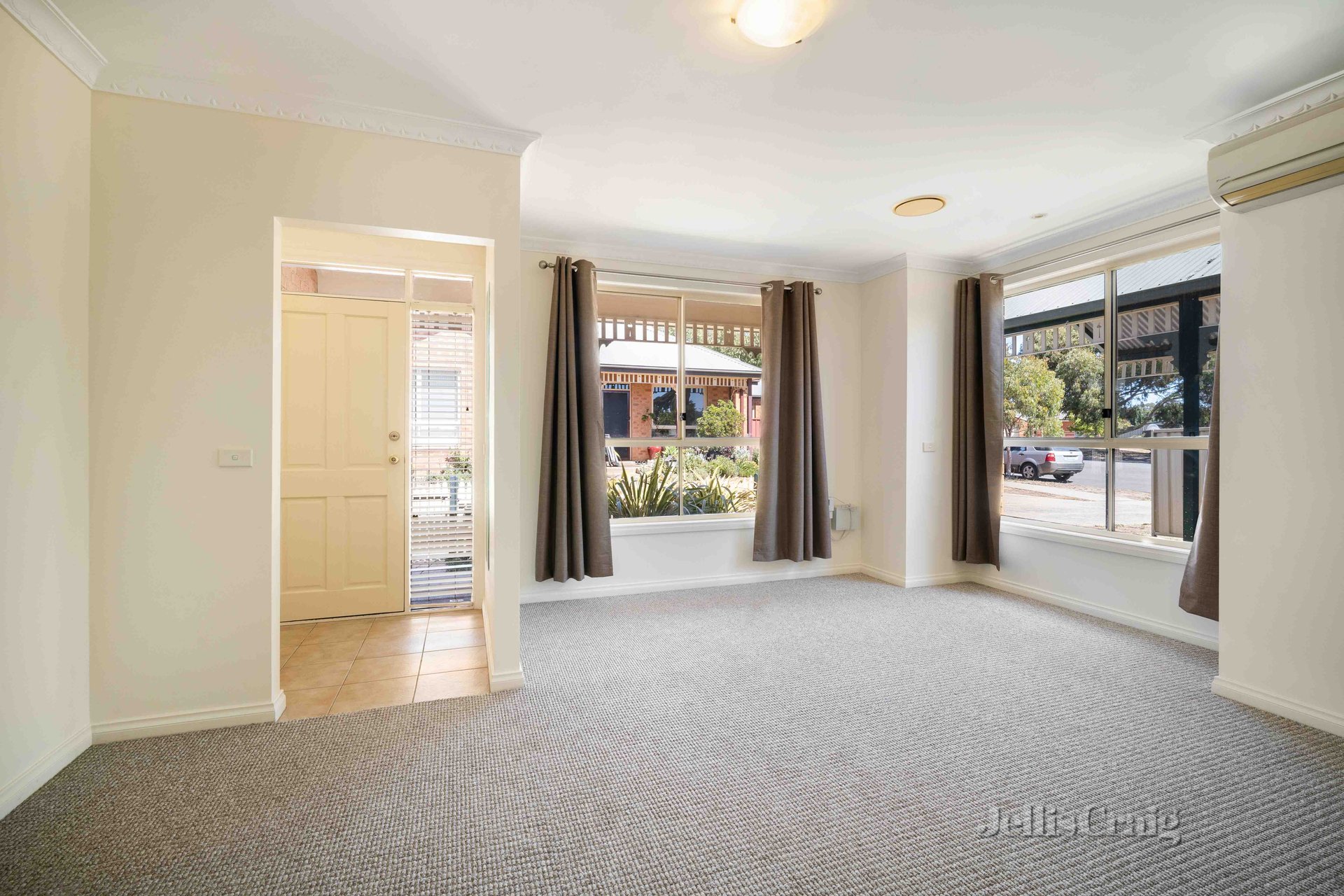 1/4 Castle Court, Ballarat East image 2