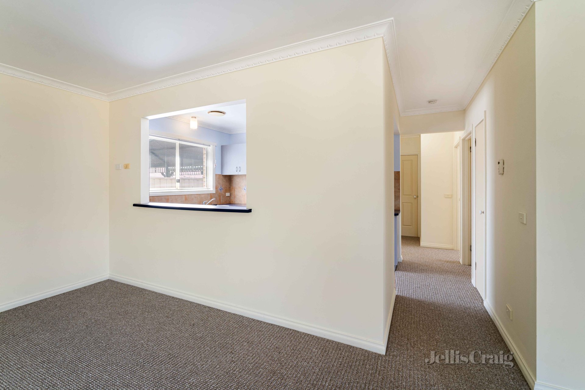 1/4 Castle Court, Ballarat East image 4