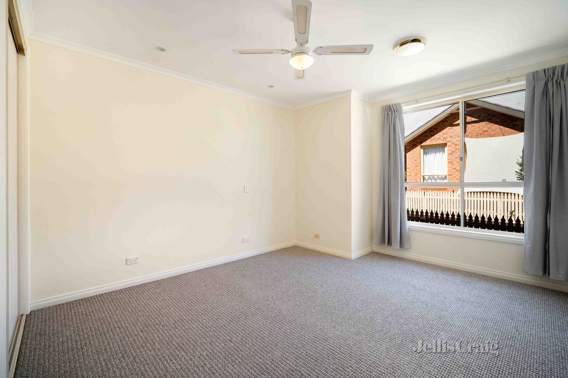 1/4 Castle Court, Ballarat East image 6