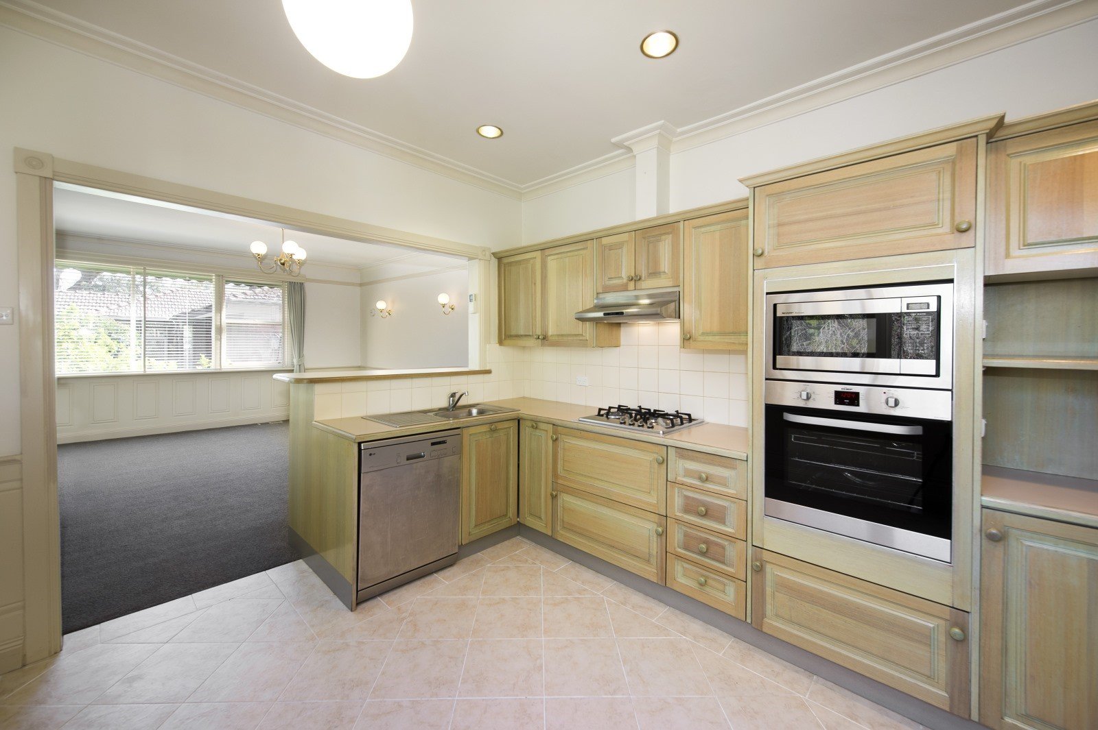 14 Chaucer Crescent, Canterbury image 4