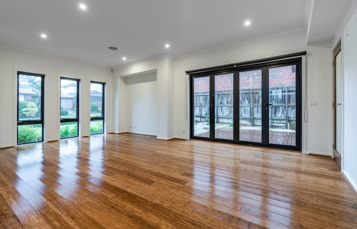 1/4 Chivalry Avenue, Glen Waverley image 2