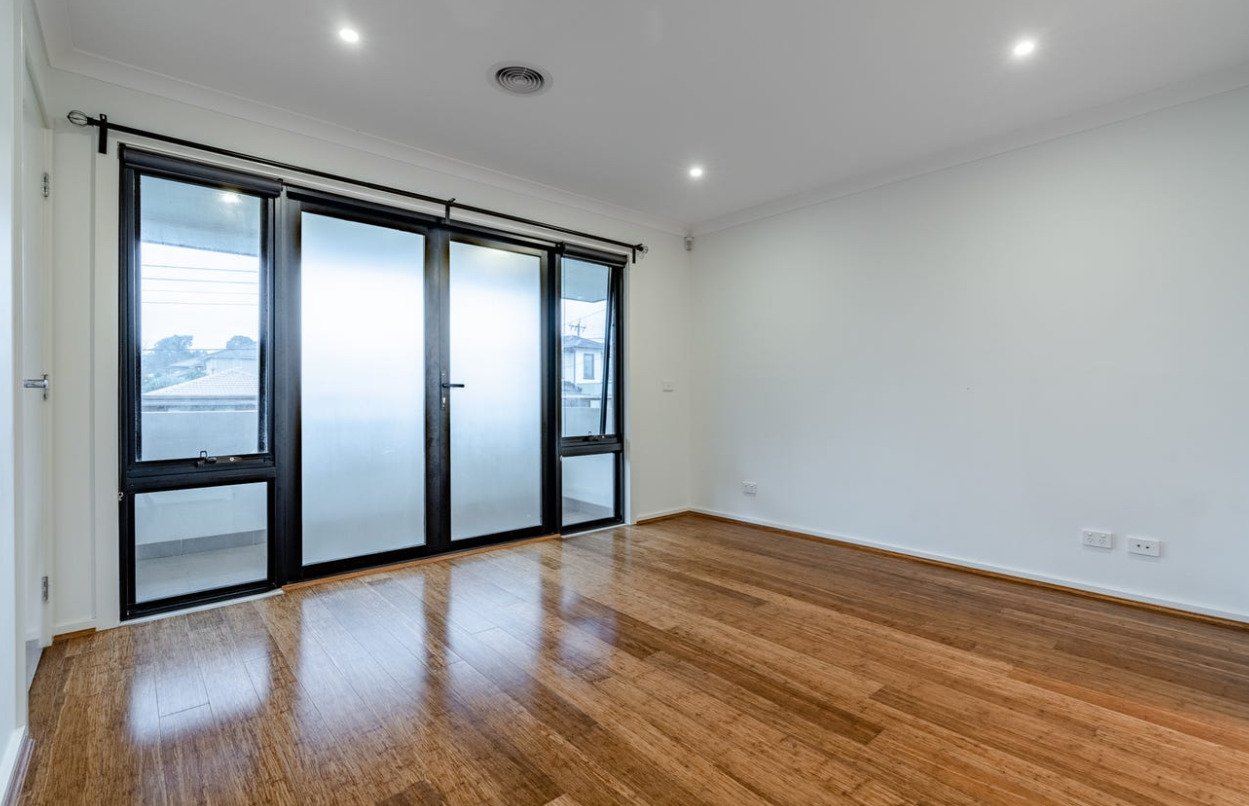 1/4 Chivalry Avenue, Glen Waverley image 5