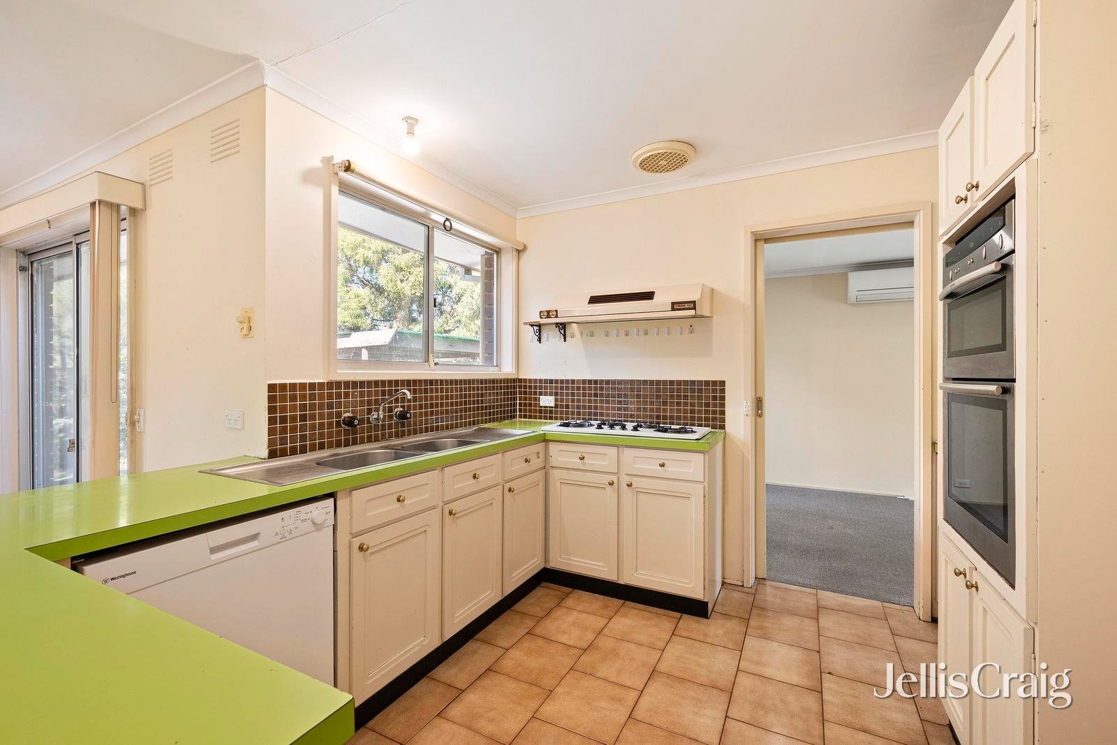 14 Churchill Drive, Mooroolbark image 6