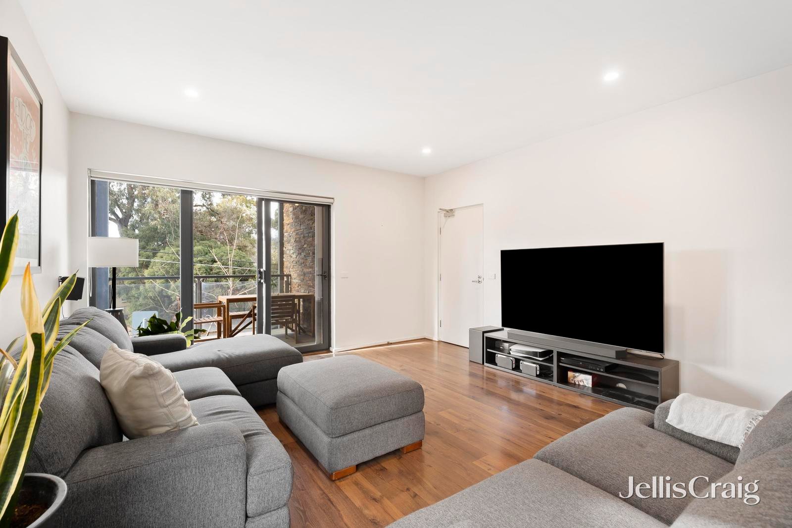 1/4 Civic Square, Croydon image 4