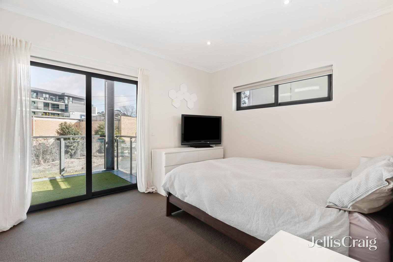 1/4 Civic Square, Croydon image 5