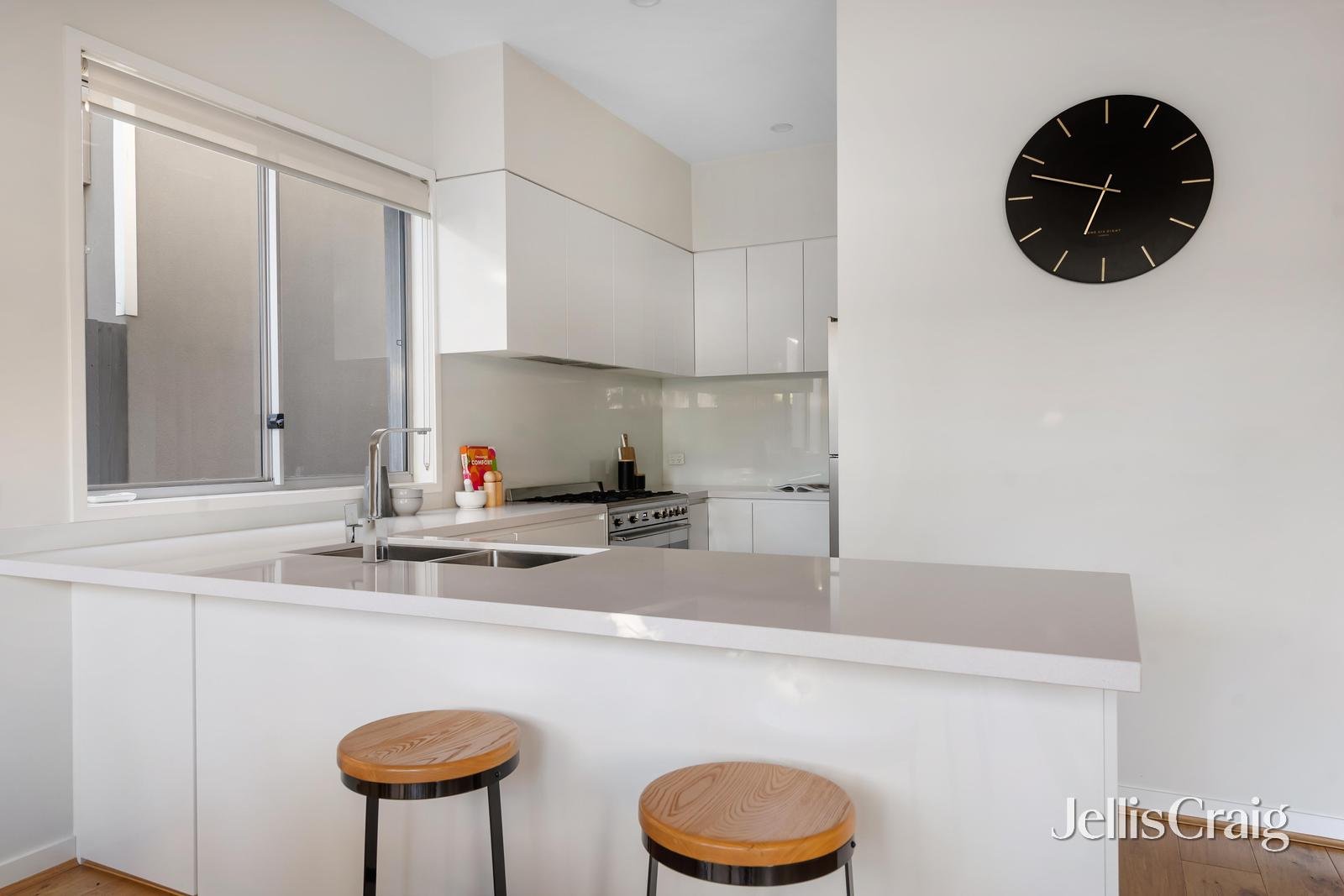 14 Clarence Street, Bentleigh East image 5