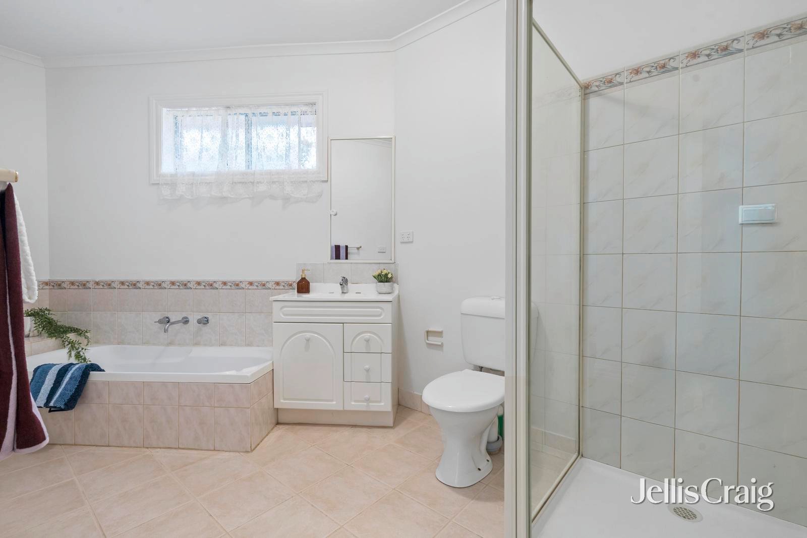 1/4 Condah Court, Ashwood image 7