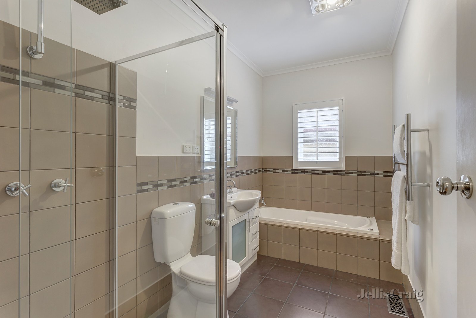 14 Cootamundra Crescent, Blackburn image 7