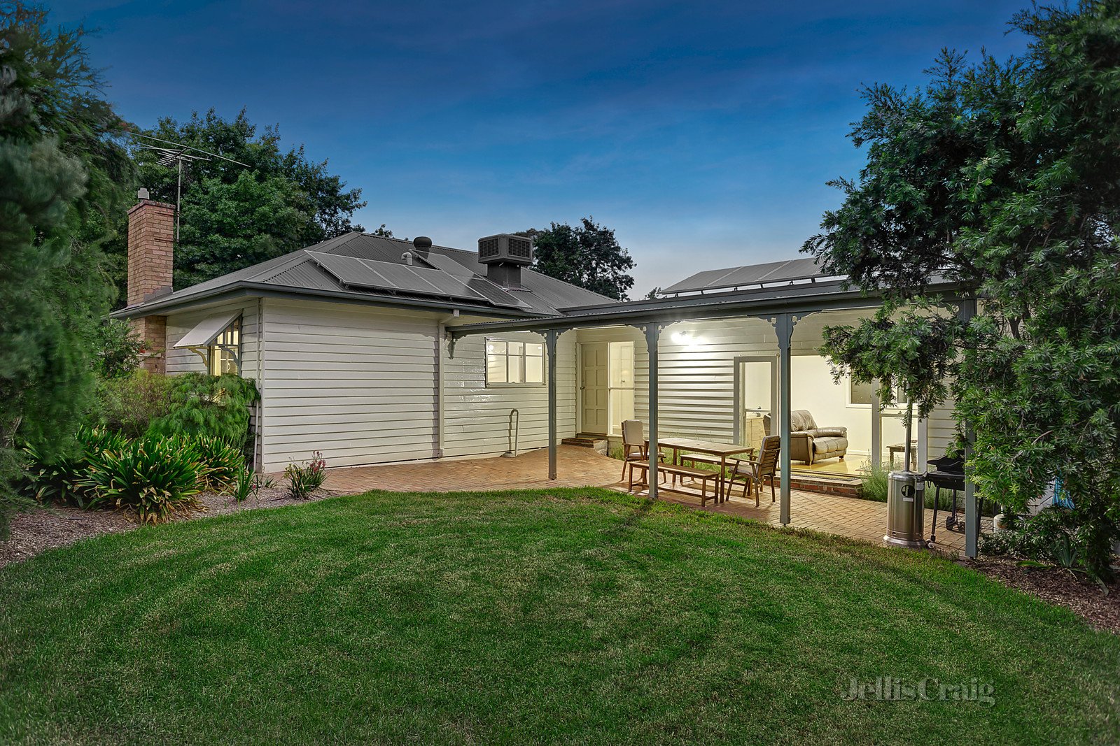 14 Cootamundra Crescent, Blackburn image 9