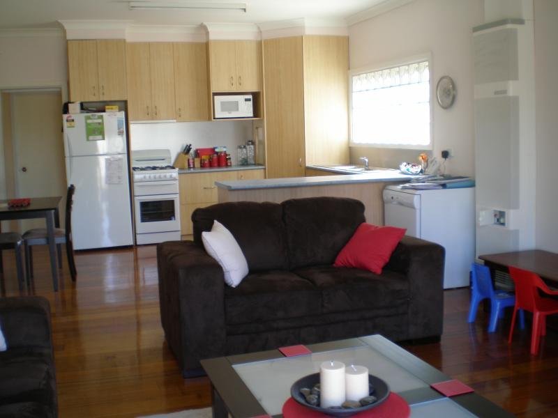 14 Cornish Avenue, Belmont image 3